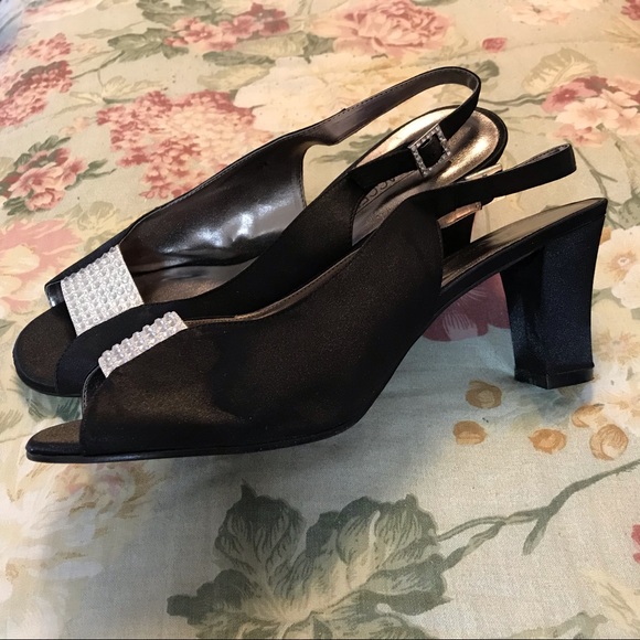 VIA ACCENTI SlingBack Buckle heels 9W, Black satin - Picture 7 of 8